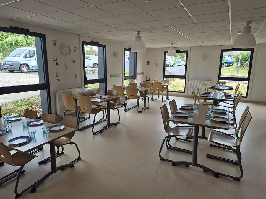 Salle de restauration scolaire